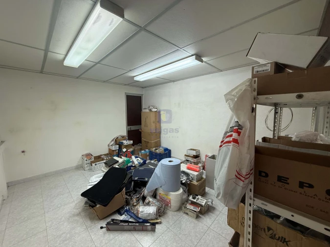 Armazém para Trespasse em Usseira Foto 18