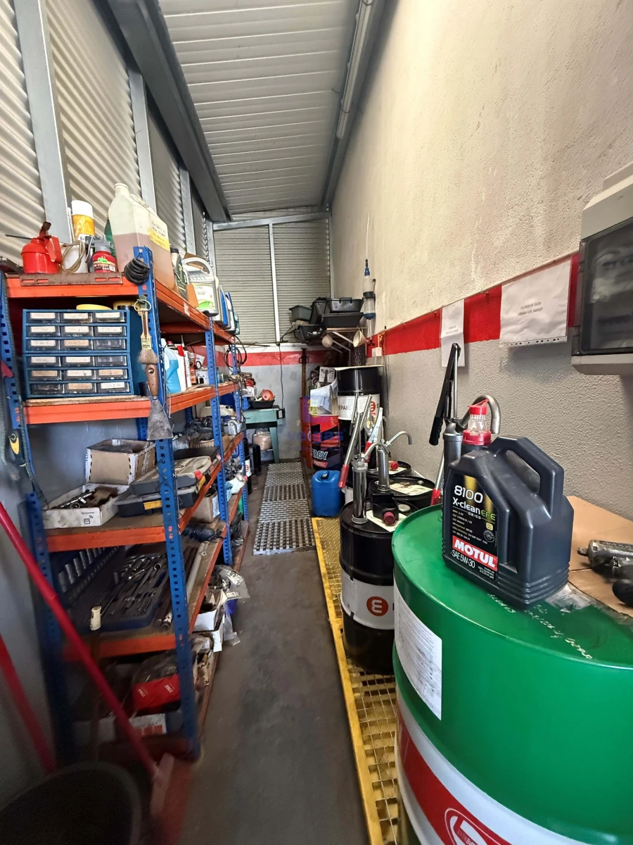 Armazém para Trespasse em Usseira Foto 33