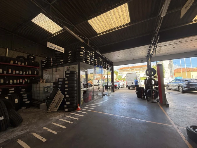 Armazém para Trespasse em Usseira Foto 5