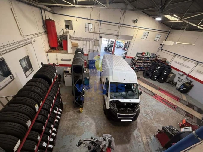 Armazém para Trespasse em Usseira Foto 16