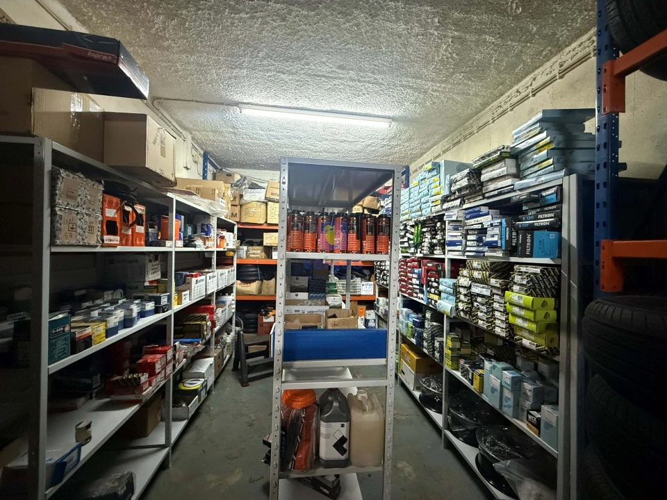 Armazém para Trespasse em Usseira Foto 10