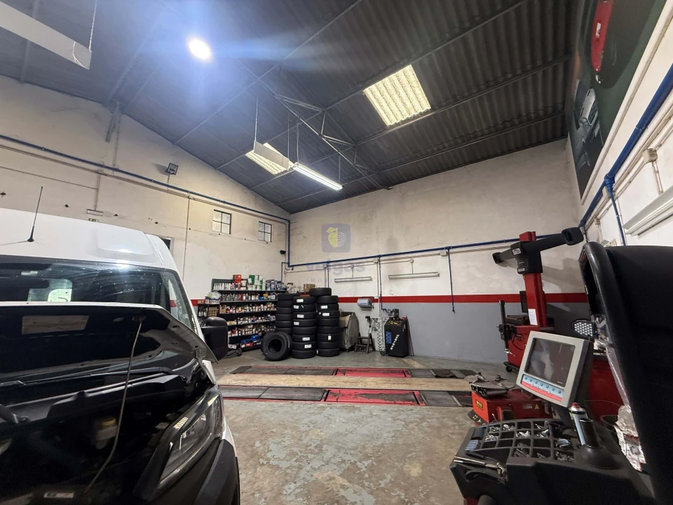 Armazém para Trespasse em Usseira Foto 9