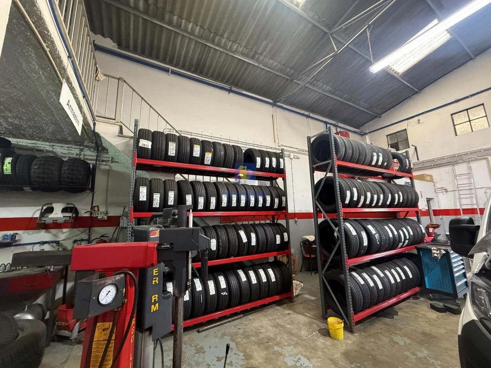 Armazém para Trespasse em Usseira Foto 8