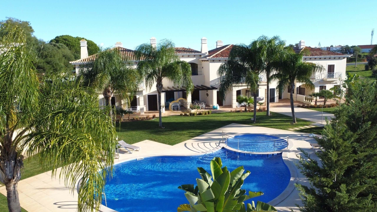 Moradia T2 para Venda em Albufeira e Olhos de Água Foto 3