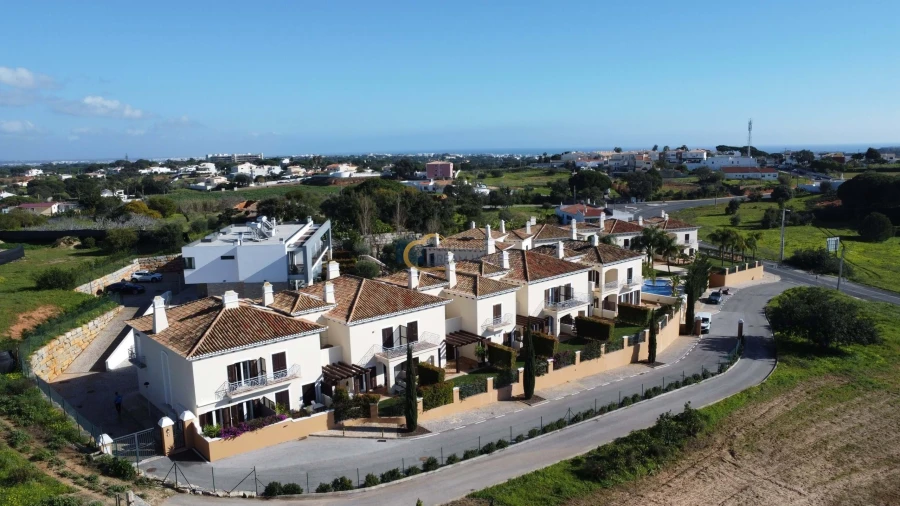 Moradia T2 para Venda em Albufeira e Olhos de Água Foto 45