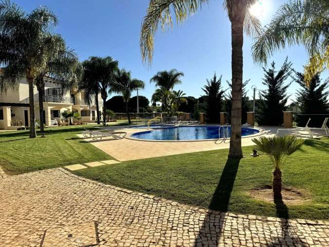 Moradia T2 para Venda em Albufeira e Olhos de Água Foto 38