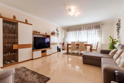 Apartamento T2 para Venda em Agualva e Mira-Sintra