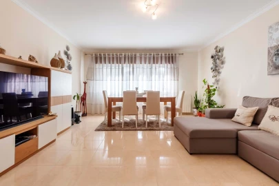Apartamento T2 para Venda em Agualva e Mira-Sintra
