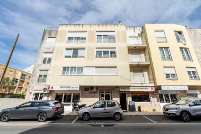Apartamento T2 para Venda em Agualva e Mira-Sintra