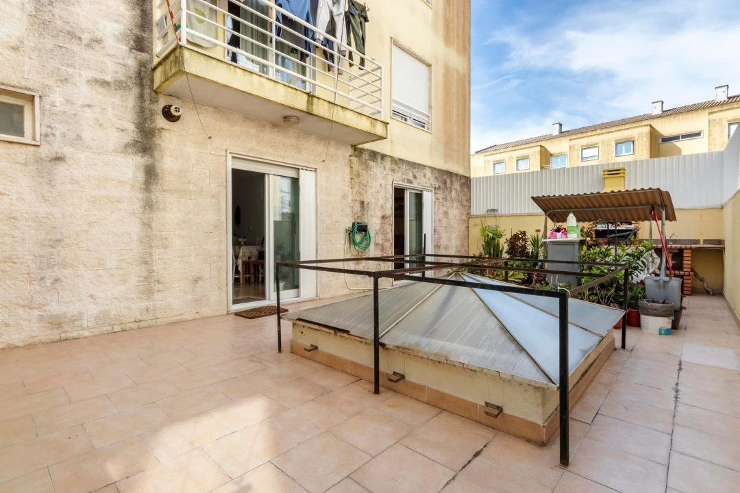 Apartamento T2 para Venda em Agualva e Mira-Sintra Foto 29
