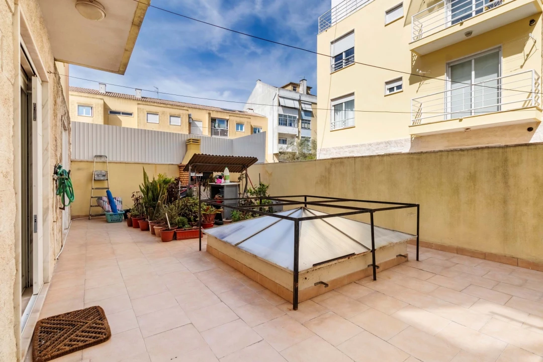 Apartamento T2 para Venda em Agualva e Mira-Sintra Foto 13