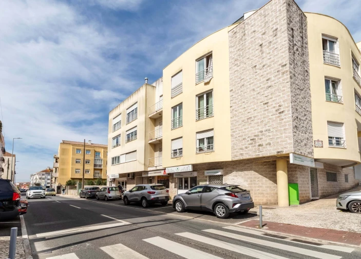 Apartamento T2 para Venda em Agualva e Mira-Sintra Foto 2