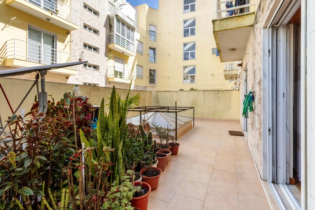 Apartamento T2 para Venda em Agualva e Mira-Sintra Foto 28
