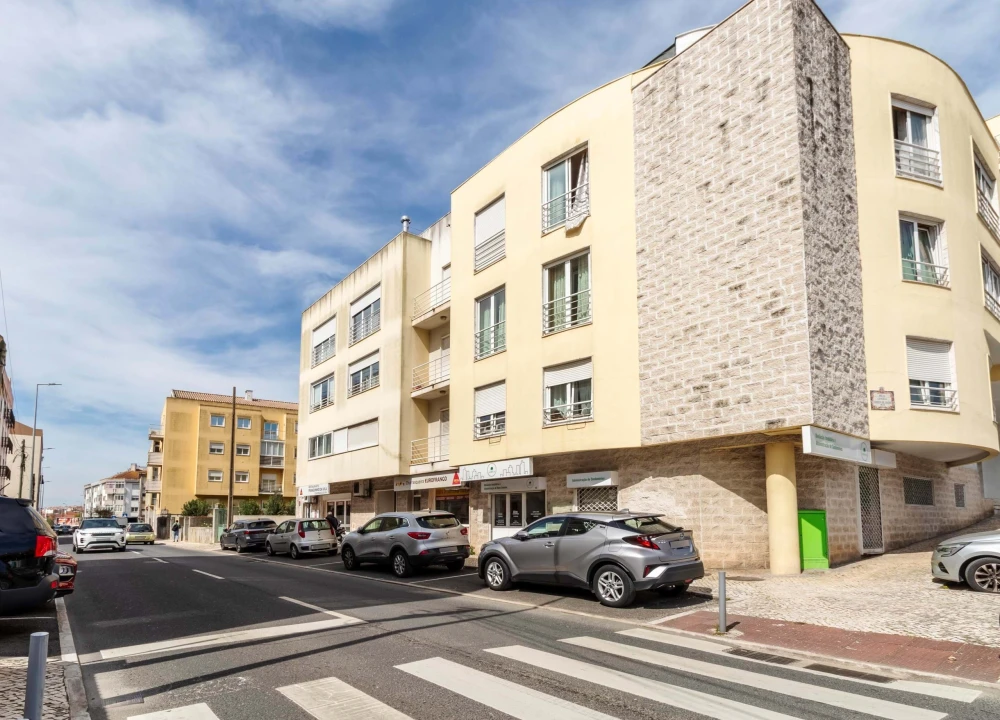 Apartamento T2 para Venda em Agualva e Mira-Sintra Foto 2