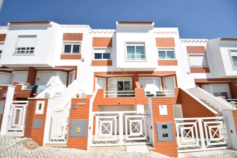 Moradia T4 para Venda em Charneca de Caparica e Sobreda Foto 1