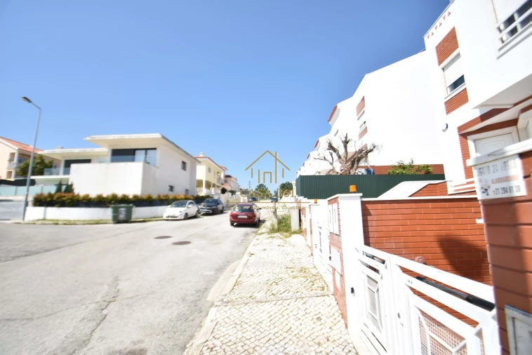 Moradia T4 para Venda em Charneca de Caparica e Sobreda Foto 3