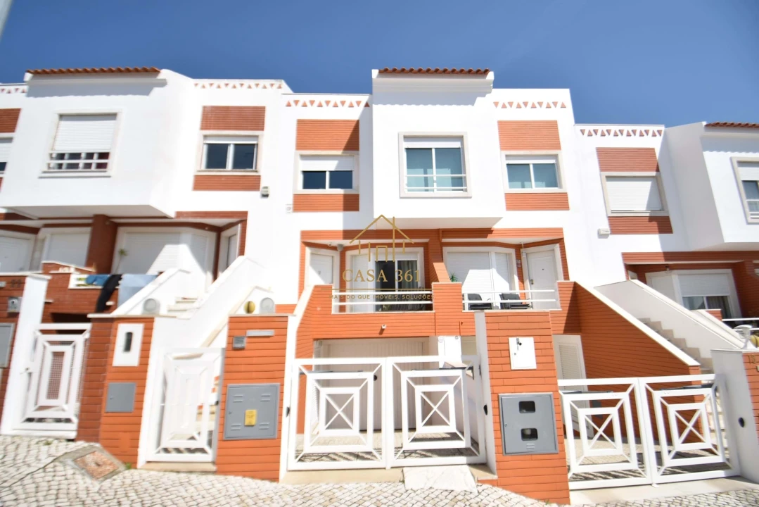 Moradia T4 para Venda em Charneca de Caparica e Sobreda Foto 1