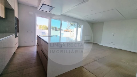 Moradia T4 para Venda em Azeitão (São Lourenço e São Simão)