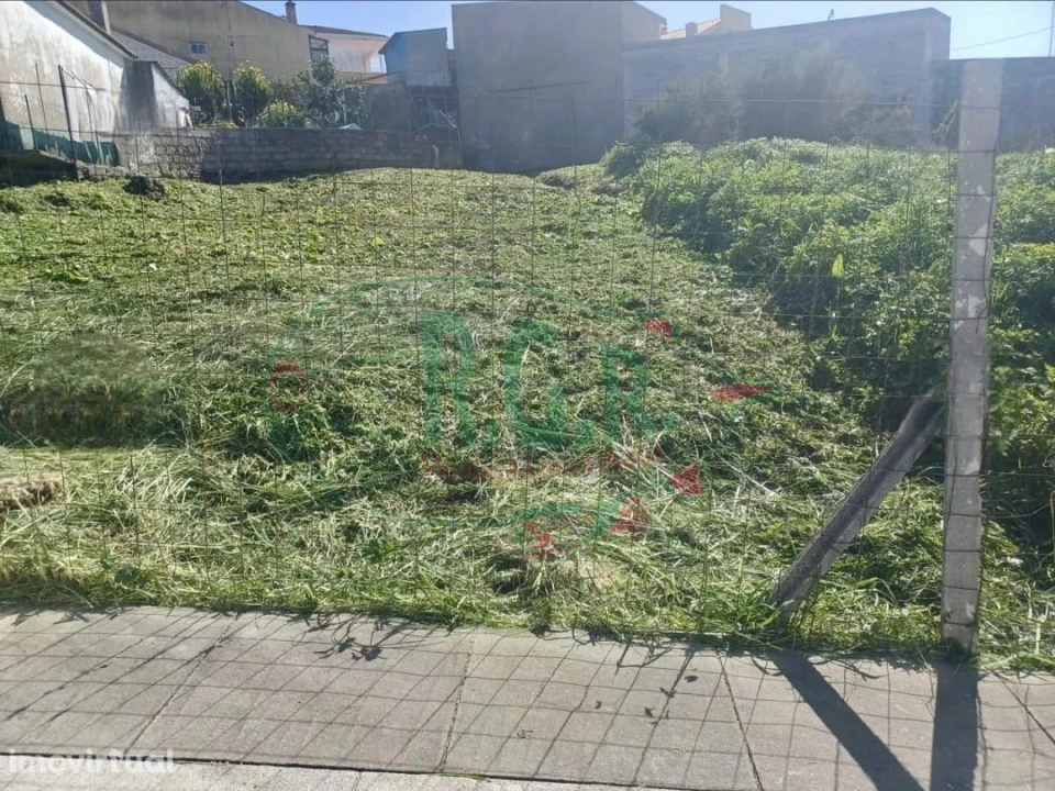 Terreno para Venda em Fânzeres e São Pedro da Cova Foto 2