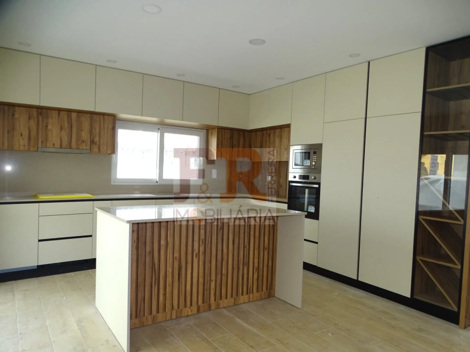 Moradia T4 para Venda em Quinta do Anjo Foto 5