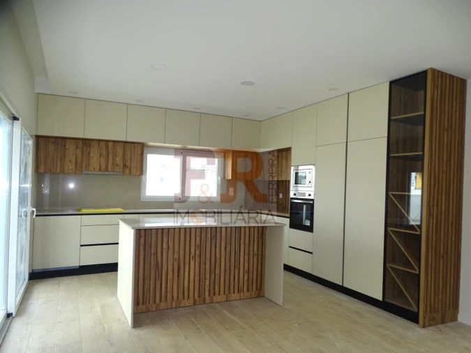 Moradia T4 para Venda em Quinta do Anjo Foto 8