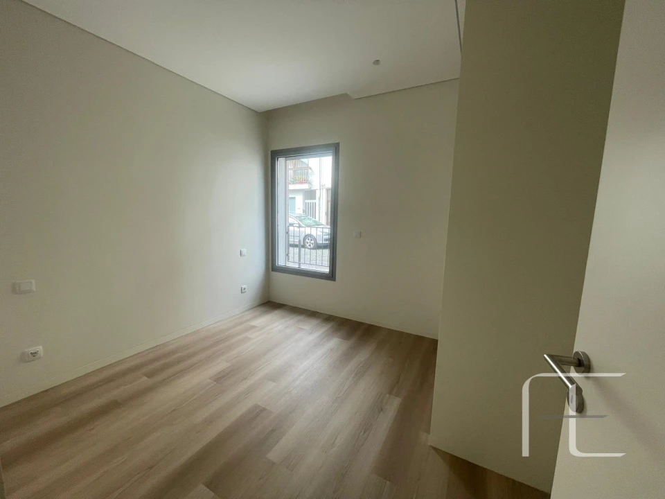 Apartamento T2 para Venda em Lordelo do Ouro e Massarelos Foto 12