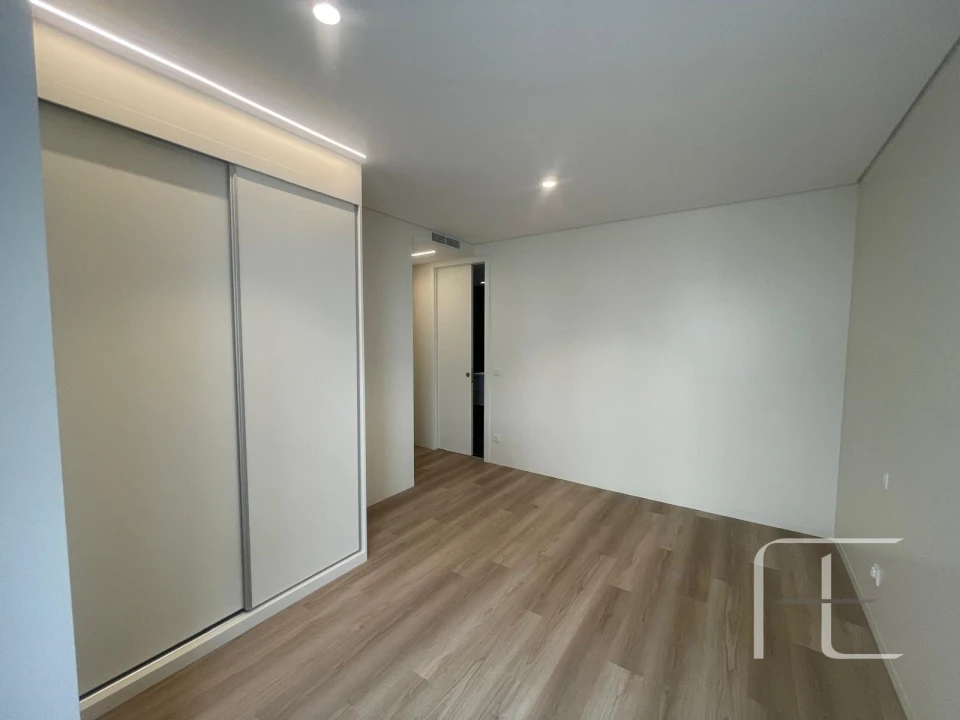 Apartamento T2 para Venda em Lordelo do Ouro e Massarelos Foto 10