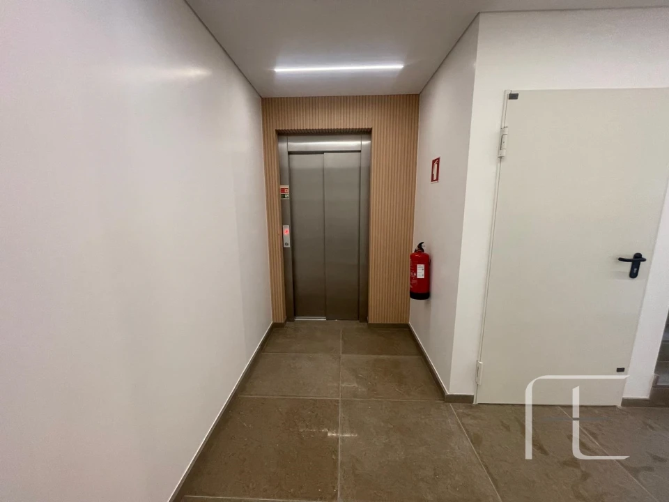 Apartamento T2 para Venda em Lordelo do Ouro e Massarelos Foto 3