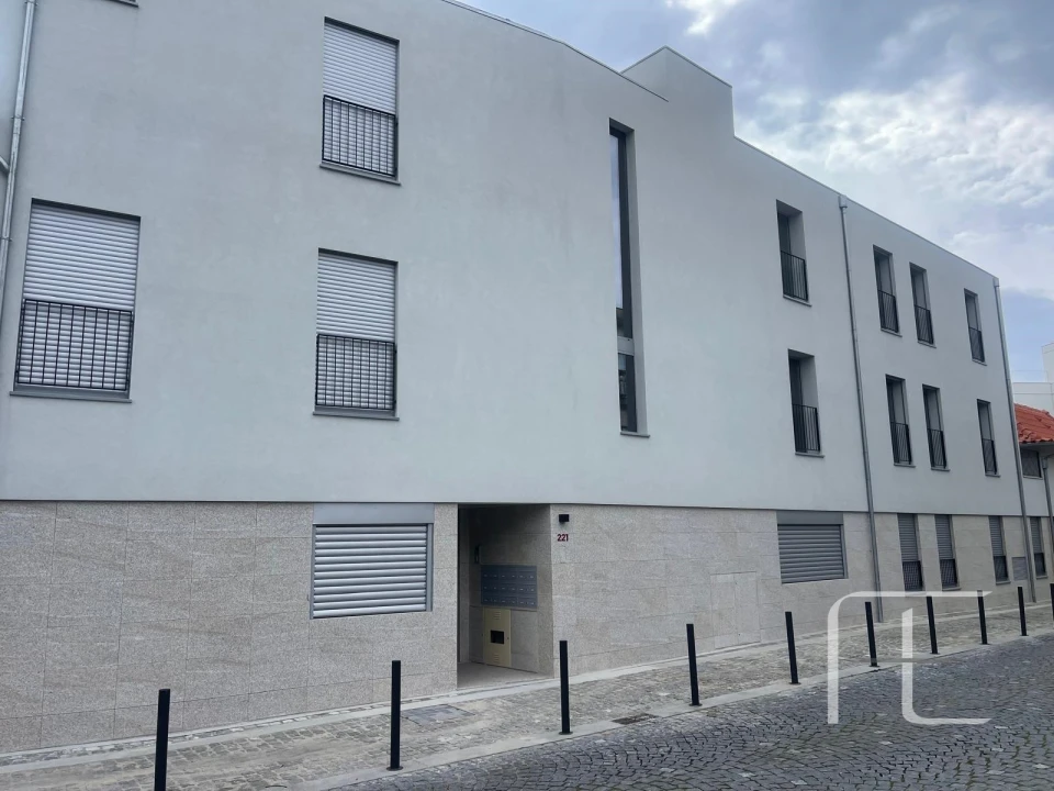 Apartamento T2 para Venda em Lordelo do Ouro e Massarelos Foto 2