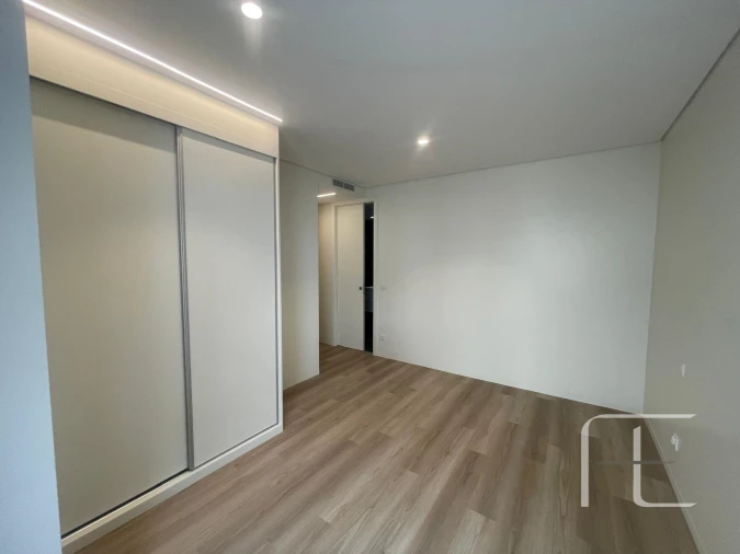 Apartamento T2 para Venda em Lordelo do Ouro e Massarelos Foto 10