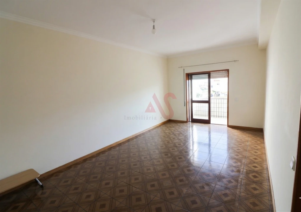 Apartamento T3 para Arrendamento em Moreira de Conegos Foto 4