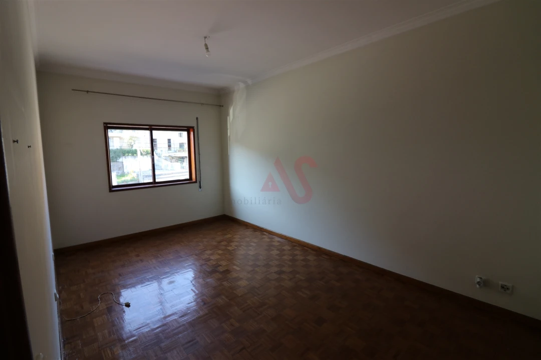 Apartamento T3 para Arrendamento em Moreira de Conegos Foto 9