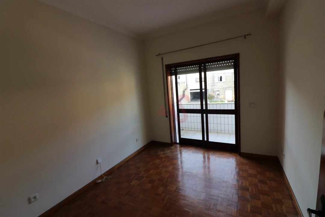 Apartamento T3 para Arrendamento em Moreira de Conegos Foto 10