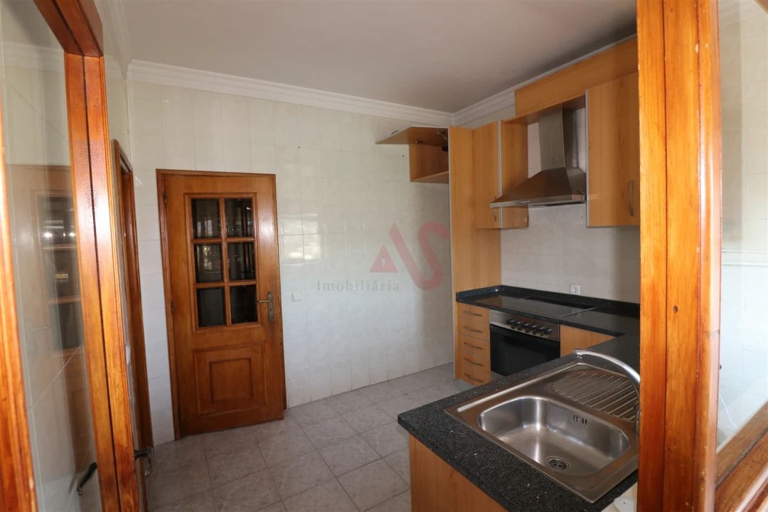 Apartamento T3 para Arrendamento em Moreira de Conegos Foto 2