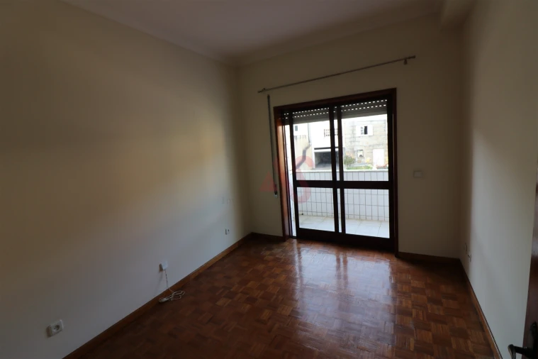 Apartamento T3 para Arrendamento em Moreira de Conegos Foto 10
