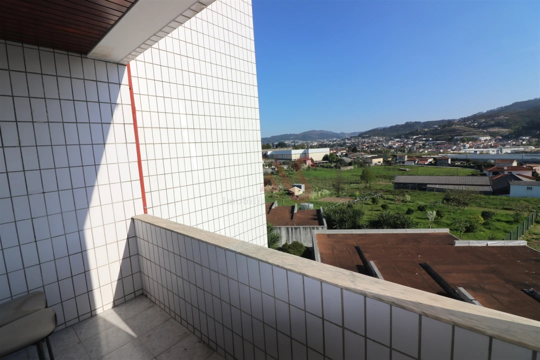 Apartamento T3 para Arrendamento em Moreira de Conegos Foto 8