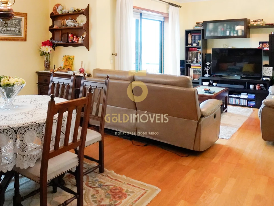 Apartamento T2 para Venda em Canelas Foto 3