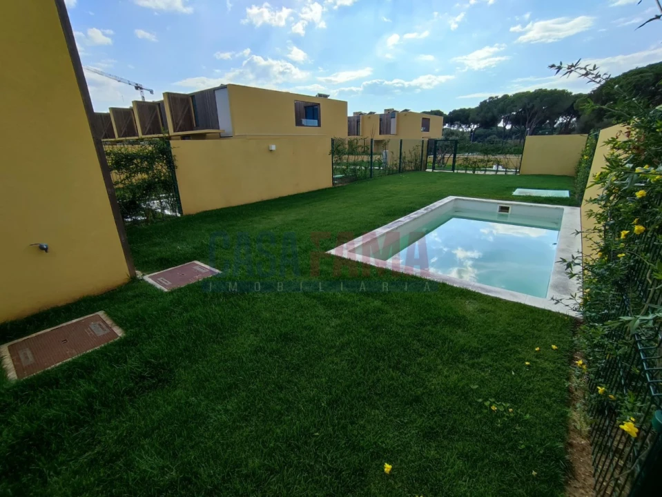 Moradia T3 para Venda em Quarteira Foto 4