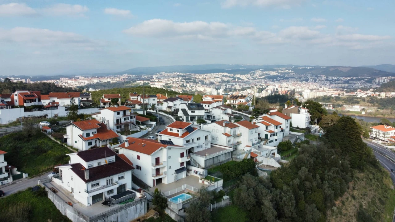 Moradia T9 para Venda em Santa Clara e Castelo Viegas Foto 4