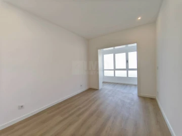 Apartamento T2 para Venda em Sé Nova, Santa Cruz, Almedina e São Bartolomeu