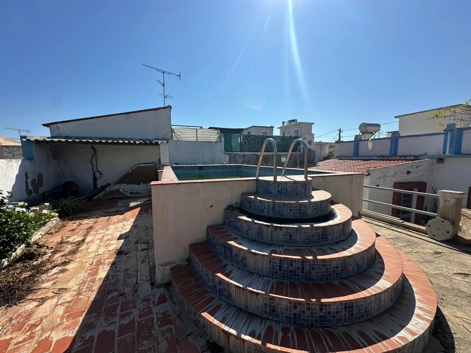 Moradia T1 para Venda em Quelfes Foto 2