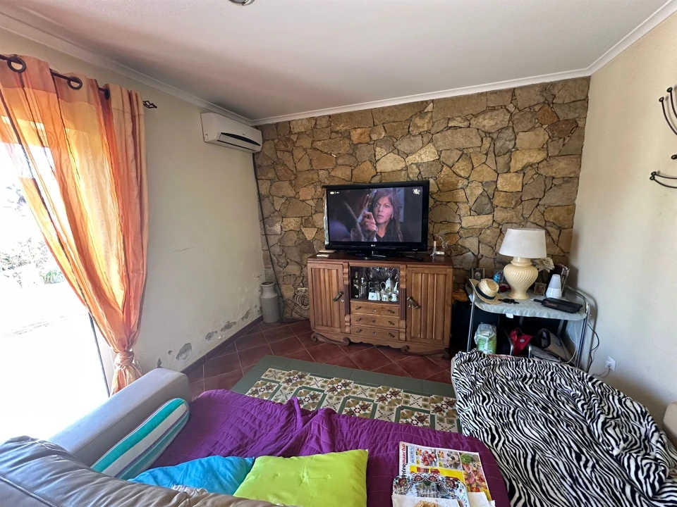 Moradia T1 para Venda em Quelfes Foto 5