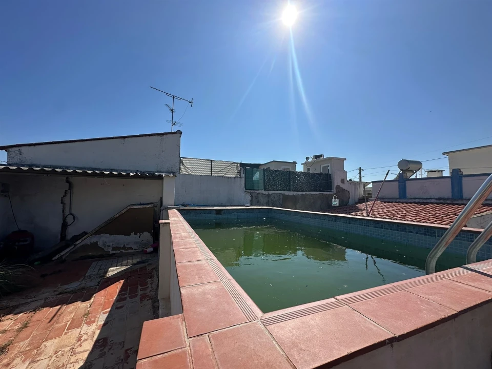 Moradia T1 para Venda em Quelfes Foto 10