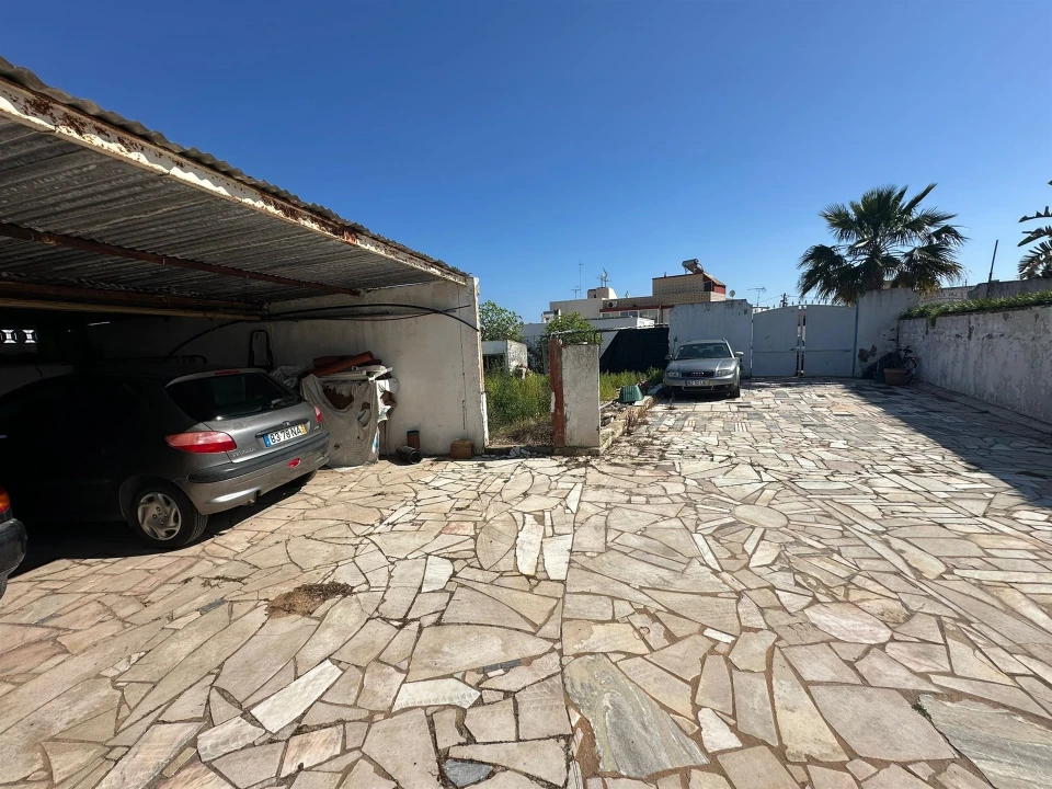 Moradia T1 para Venda em Quelfes Foto 25