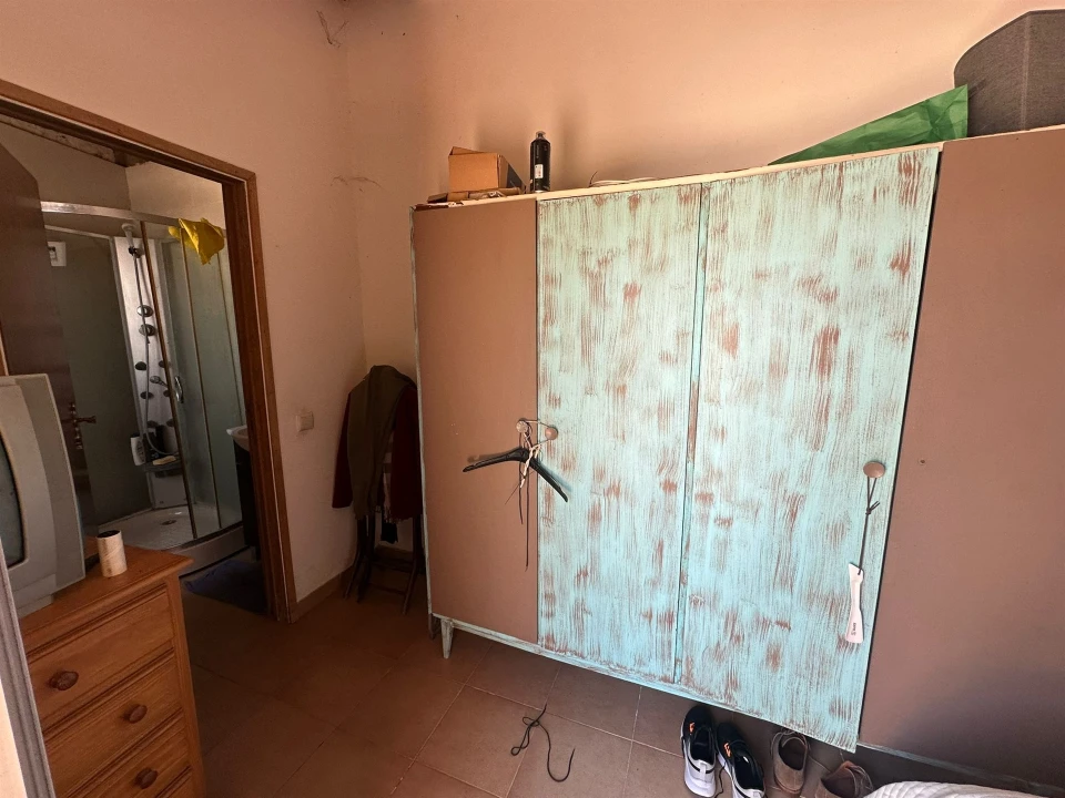 Moradia T1 para Venda em Quelfes Foto 16