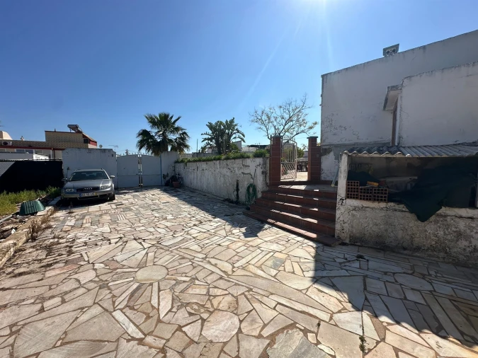 Moradia T1 para Venda em Quelfes Foto 23