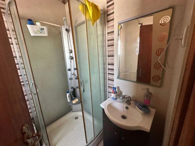 Moradia T1 para Venda em Quelfes Foto 22