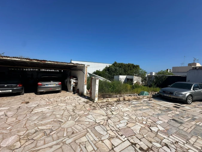 Moradia T1 para Venda em Quelfes Foto 21