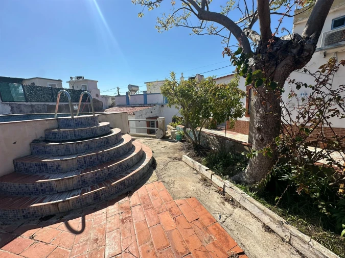 Moradia T1 para Venda em Quelfes Foto 3