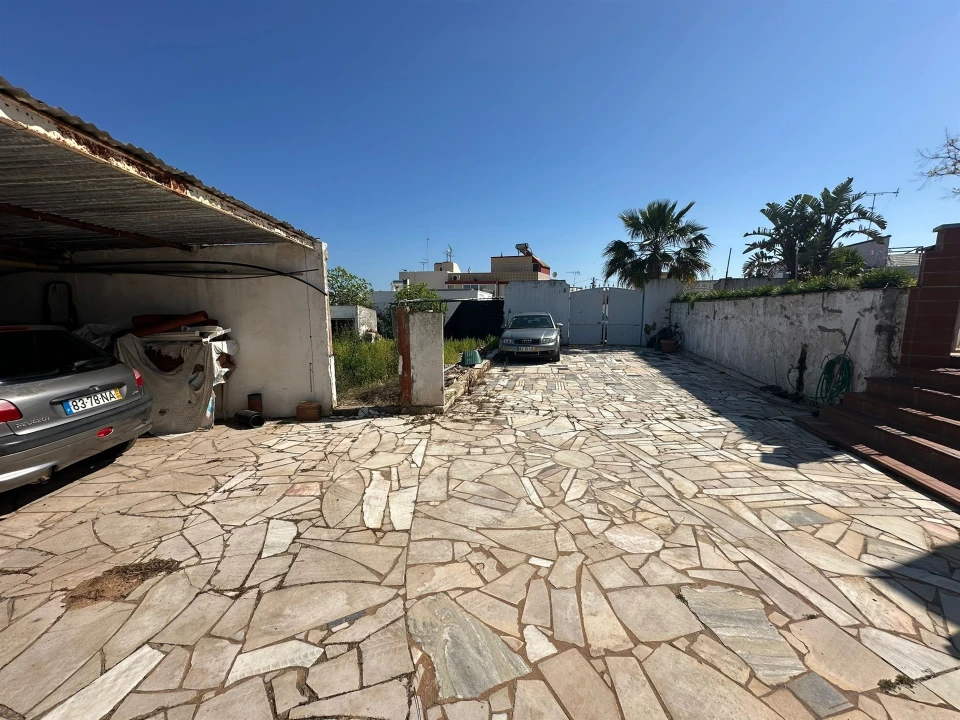 Moradia T1 para Venda em Quelfes Foto 24